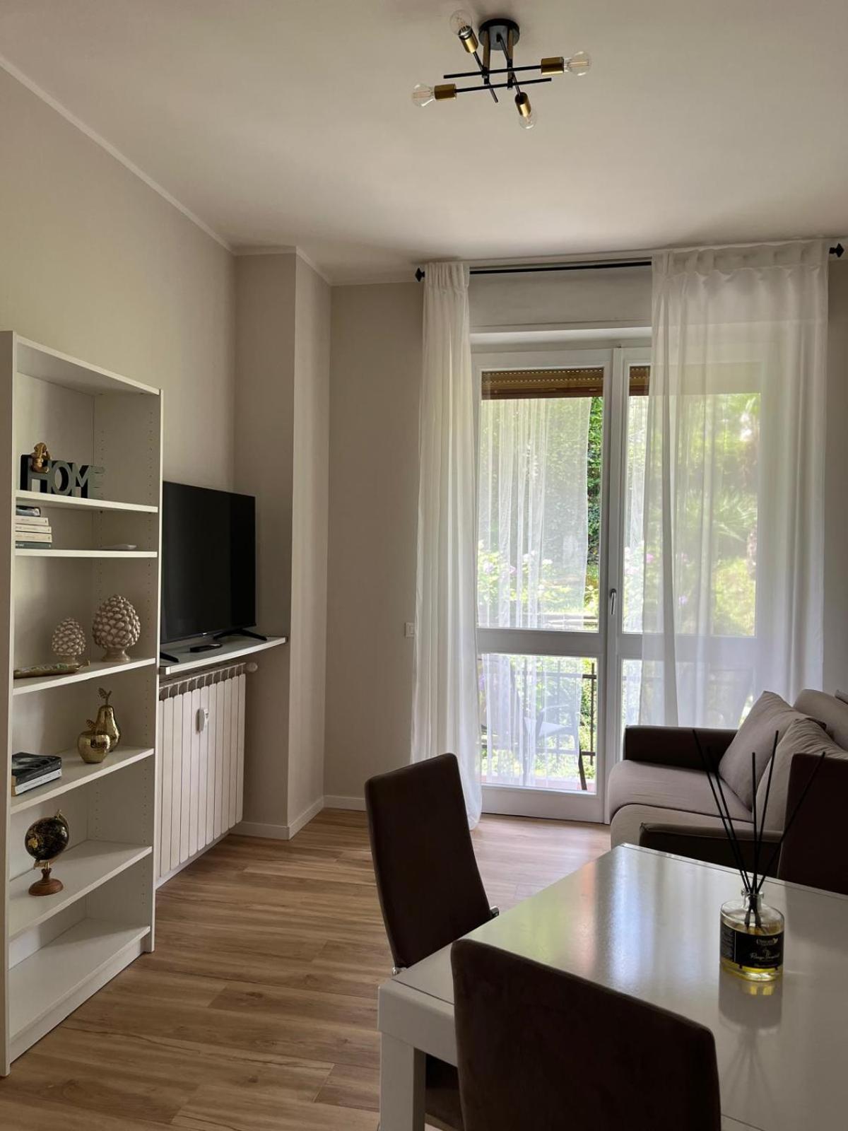 Camelia Apartment สเตรซา ภายนอก รูปภาพ