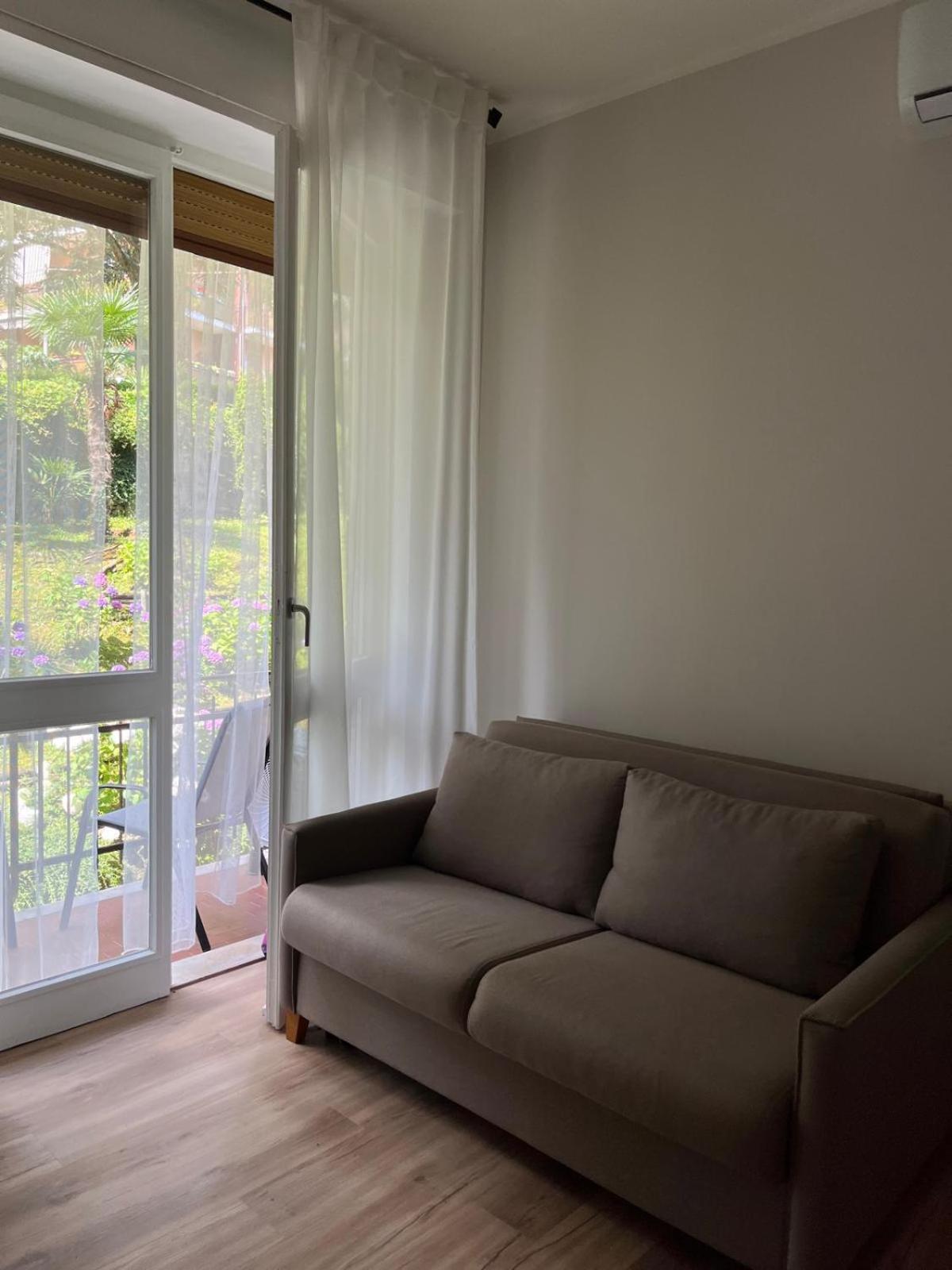 Camelia Apartment สเตรซา ภายนอก รูปภาพ